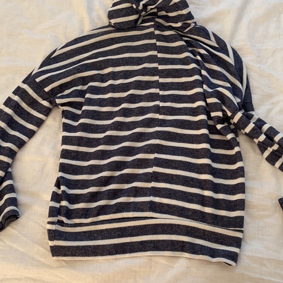 BRAND NEW WOMENS sweater - Picture 5 of 5